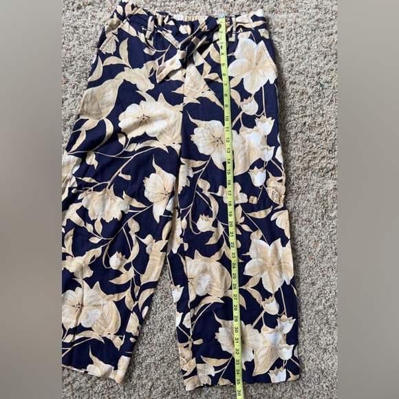 Joie Floral Capris in Navy and Cream - Picture 5 of 6